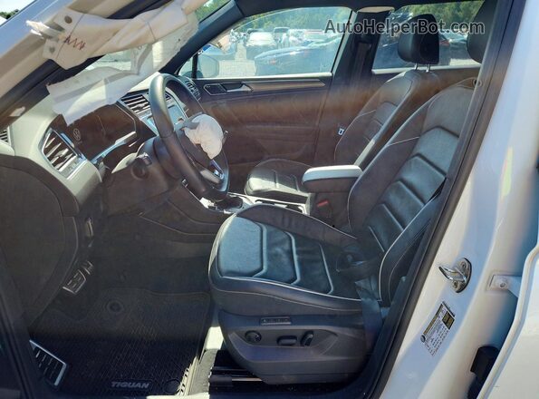 3VV4B7AX6NM172135 2022 VOLKSWAGEN TIGUAN White Вид салону спереду