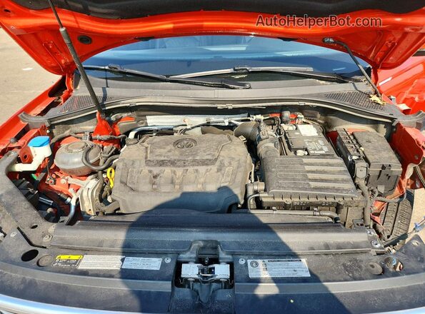 3VV4B7AX7KM056258 2019 VOLKSWAGEN TIGUAN Red ძრავის განყოფილების ხედი