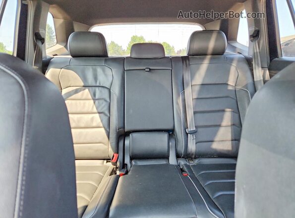 3VV4B7AX7LM022337 2020 VOLKSWAGEN TIGUAN Black Rear seats view