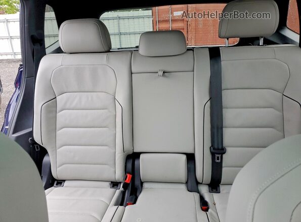 3VV4B7AX7MM042007 2021 VOLKSWAGEN TIGUAN Blue Вид задніх сидінь