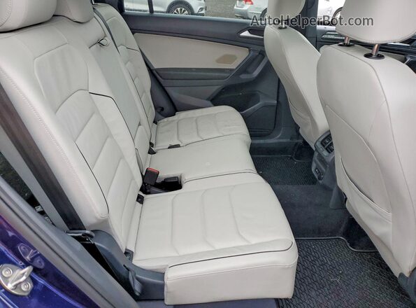 3VV4B7AX7MM042007 2021 VOLKSWAGEN TIGUAN Blue Вид задньої частини салону