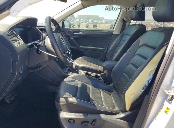 3VV4B7AX8JM003440 2018 VOLKSWAGEN TIGUAN Синий Вид салона спереди