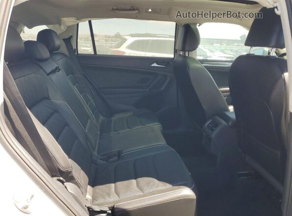 3VV4B7AX8JM003440 2018 VOLKSWAGEN TIGUAN Синий Вид задней части салона
