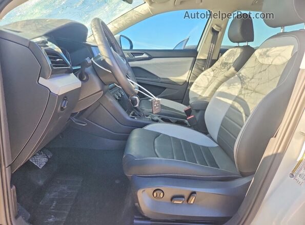 3VV4X7B25RM044642 2024 VOLKSWAGEN TAOS White Widok wnętrza z przodu