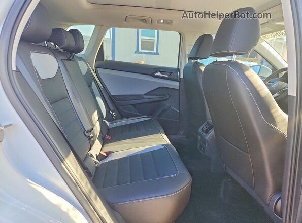 3VV4X7B25RM044642 2024 VOLKSWAGEN TAOS White Widok wnętrza z tyłu