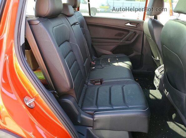 3VV5B7AX2JM061595 2018 VOLKSWAGEN TIGUAN Orange Սալոնի հետևի տեսք