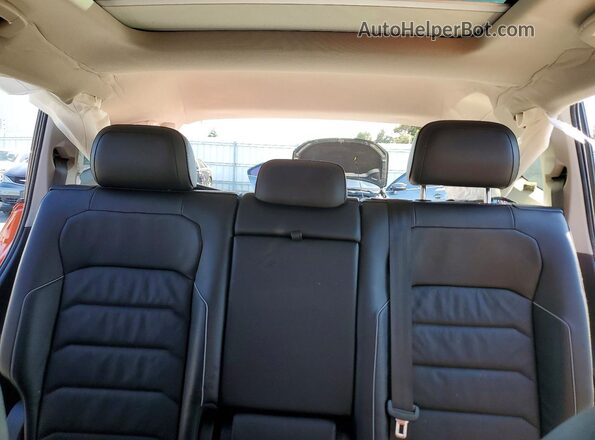 3VV5B7AX2JM061595 2018 VOLKSWAGEN TIGUAN Orange Հետևի նստատեղերի տեսք