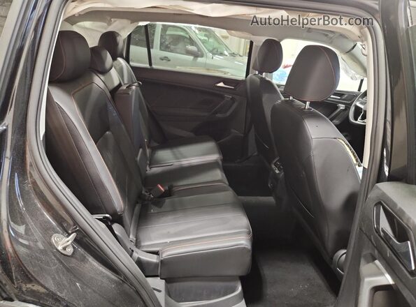3VV5B7AX4RM232679 2024 VOLKSWAGEN TIGUAN Black Rear interior view