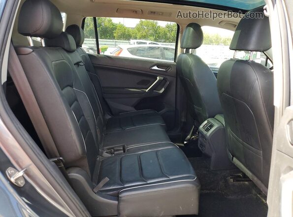 3VV5B7AX8JM103574 2018 VOLKSWAGEN TIGUAN Серый Вид задней части салона