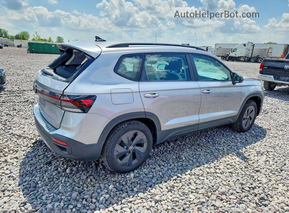 3VV5C7B28TM028040 2026 VOLKSWAGEN TAOS Silver უკანა მარჯვენა