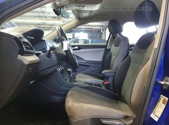 3VV5X7B28RM080958 2024 VOLKSWAGEN TAOS Blue Vista interior delantera