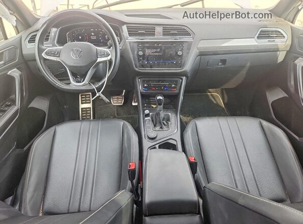 3VV8B7AX1PM081875 2023 VOLKSWAGEN TIGUAN Gray Dashboard view