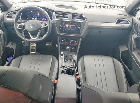 3VV8B7AX1RM113839 2024 VOLKSWAGEN TIGUAN Silver Առջևի վահանակի տեսք