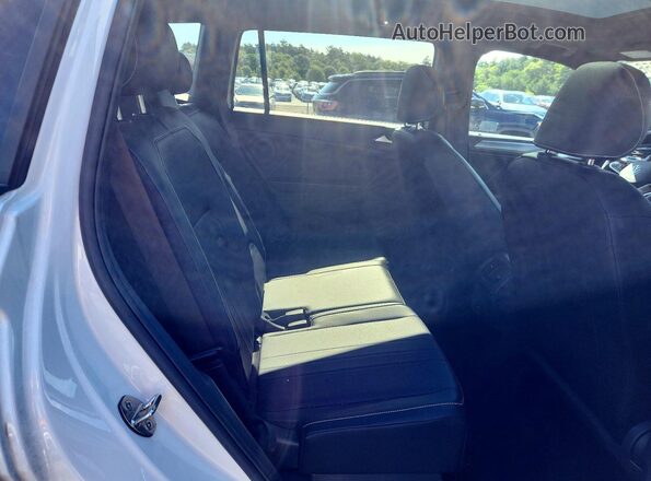 3VV8B7AX2RM212198 2024 VOLKSWAGEN TIGUAN White Widok wnętrza z tyłu