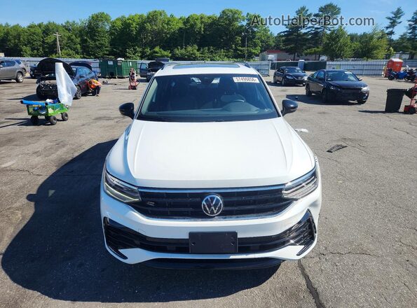 3VV8B7AX2RM212198 2024 VOLKSWAGEN TIGUAN White Widok z przodu