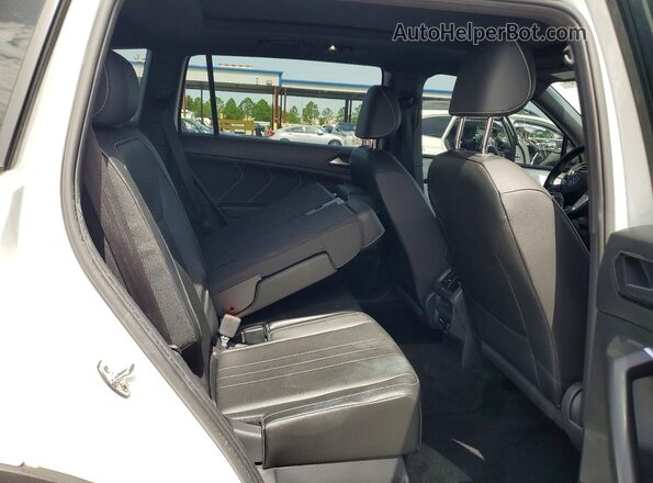 3VV8B7AX3NM032142 2022 VOLKSWAGEN TIGUAN White უკანა სალონის ხედი