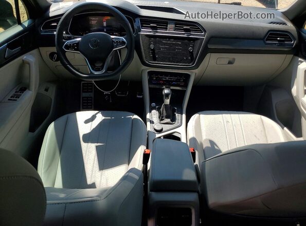 3VV8B7AX3RM125488 2024 VOLKSWAGEN TIGUAN Black წინა პანელის ხედი