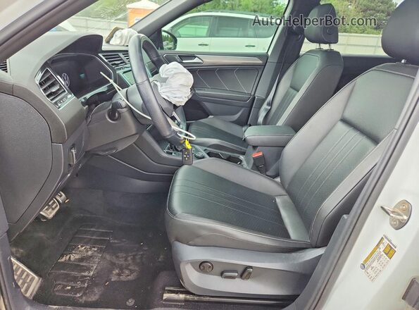 3VV8B7AX4NM067983 2022 VOLKSWAGEN TIGUAN White Vista interior delantera