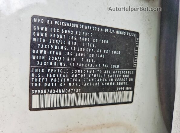 3VV8B7AX4NM067983 2022 VOLKSWAGEN TIGUAN White Vista de la etiqueta del VIN