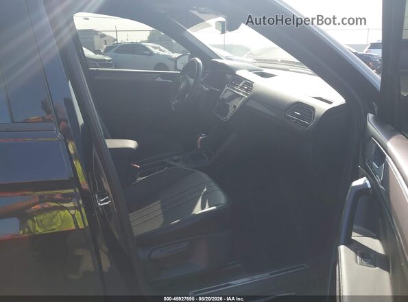 3VV8B7AX5RM046971 2024 VOLKSWAGEN TIGUAN Black Front interior view