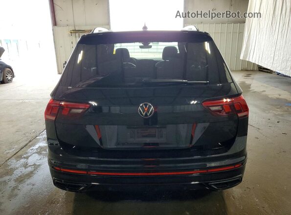 3VV8B7AX5RM180993 2024 VOLKSWAGEN TIGUAN Black Widok z tyłu