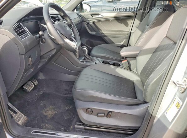3VV8B7AX8PM114192 2023 VOLKSWAGEN TIGUAN Серый Вид салона спереди