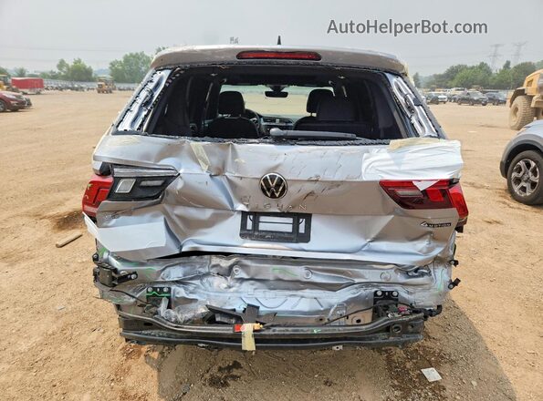 3VV8B7AX8RM117547 2024 VOLKSWAGEN TIGUAN Silver Rear view