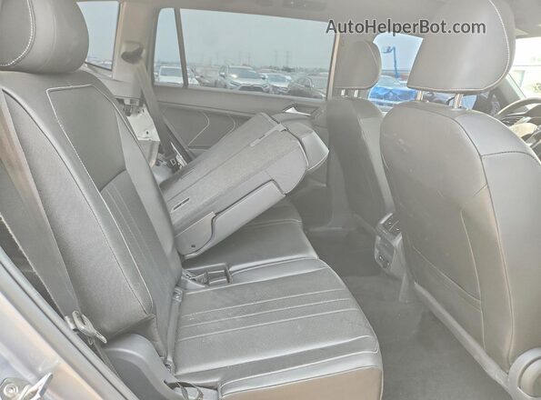 3VV8B7AX8RM117547 2024 VOLKSWAGEN TIGUAN Silver Rear seats view