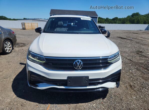 3VV8B7AX9NM057840 2022 VOLKSWAGEN TIGUAN White Widok z przodu