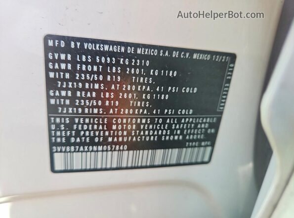 3VV8B7AX9NM057840 2022 VOLKSWAGEN TIGUAN White Widok naklejki z numerem VIN