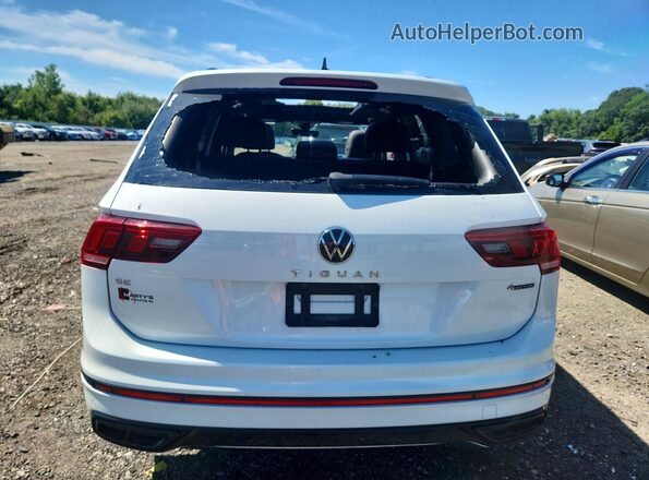 3VV8B7AX9NM057840 2022 VOLKSWAGEN TIGUAN White Widok z tyłu