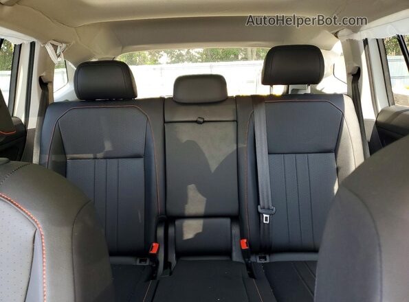 3VVAB7AX8RM223837 2024 VOLKSWAGEN TIGUAN White უკანა სავარძლების ხედი