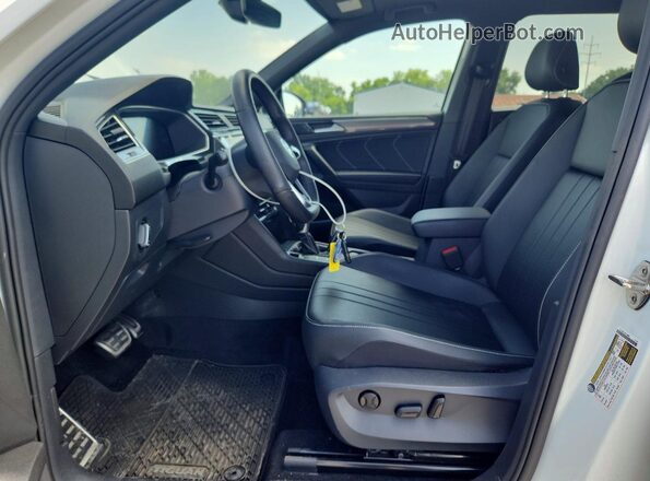 3VVCB7AX0PM134849 2023 VOLKSWAGEN TIGUAN White Widok wnętrza z przodu