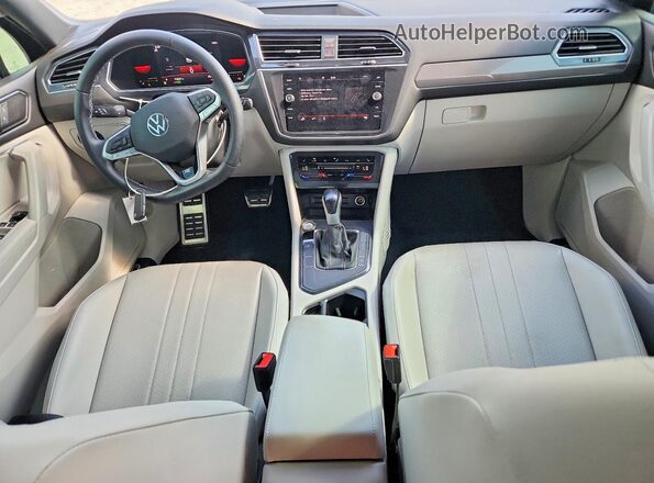 3VVCB7AX2PM075951 2023 VOLKSWAGEN TIGUAN Black Vista del salpicadero