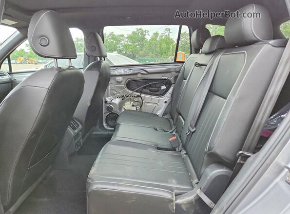 3VVCB7AX5NM065928 2022 VOLKSWAGEN TIGUAN Silver Widok wnętrza z tyłu
