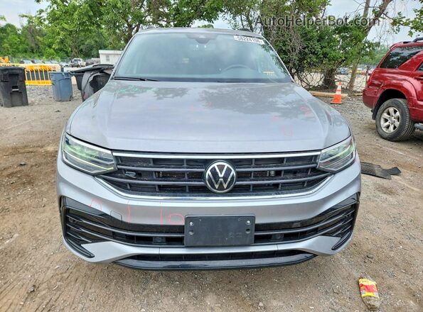 3VVCB7AX5NM065928 2022 VOLKSWAGEN TIGUAN Silver Widok z przodu