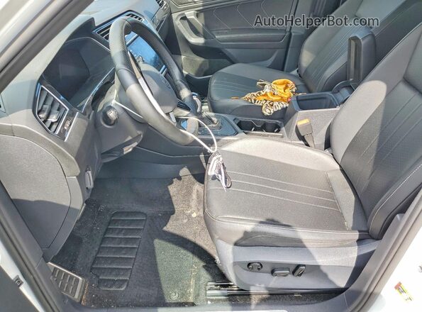 3VVCB7AX6RM055138 2024 VOLKSWAGEN TIGUAN White Widok wnętrza z przodu