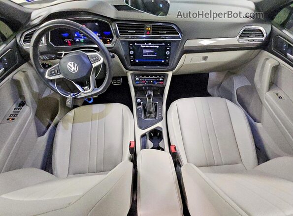 3VVCB7AX8PM061827 2023 VOLKSWAGEN TIGUAN Черный Вид панели приборов