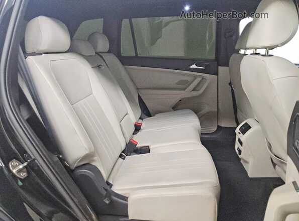 3VVCB7AX8PM061827 2023 VOLKSWAGEN TIGUAN Черный Вид задней части салона
