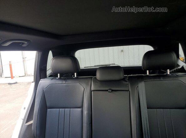 3VVCB7AX9NM040739 2022 VOLKSWAGEN TIGUAN White Vista de los asientos traseros