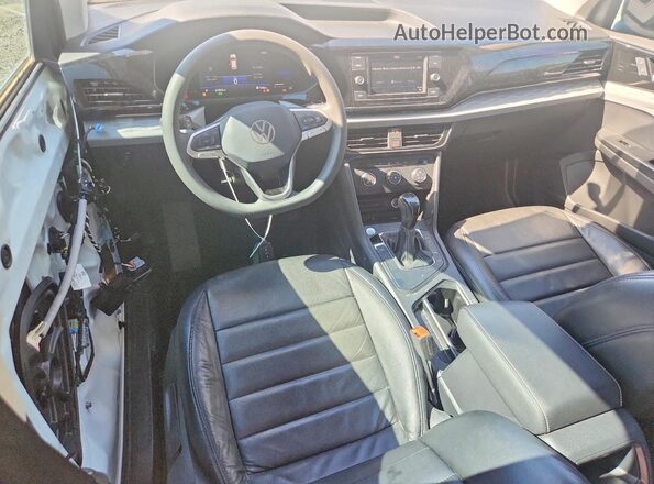3VVCX7B28NM031759 2022 VOLKSWAGEN TAOS White Вид панелі приладів