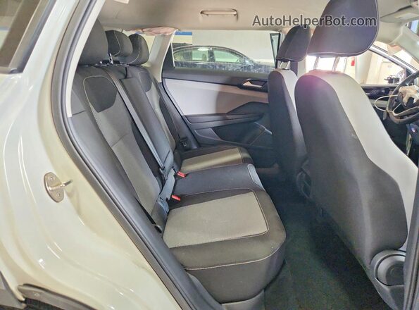 3VVCX7B28PM322717 2023 VOLKSWAGEN TAOS White უკანა სალონის ხედი