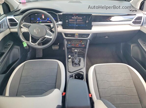 3VVEC7B28SM015805 2025 VOLKSWAGEN TAOS Gray Widok deski rozdzielczej