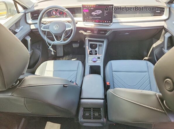 3VVER7RM4TM007661 2026 VOLKSWAGEN TIGUAN Silver Dashboard view