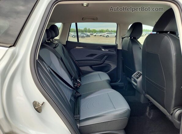 3VVER7RM5TM081283 2026 VOLKSWAGEN TIGUAN White Widok wnętrza z tyłu