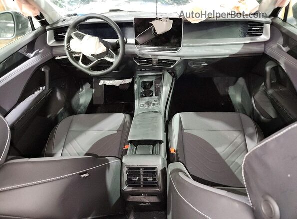 3VVER7RM7TM041562 2026 VOLKSWAGEN TIGUAN Blue Vista del salpicadero