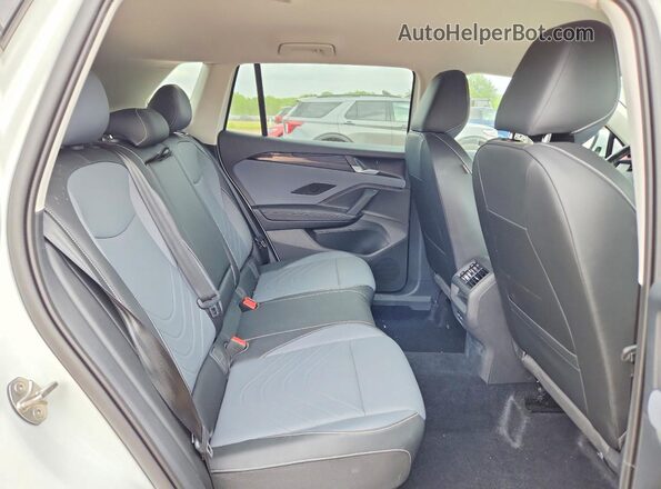 3VVER7RM8SM035509 2025 VOLKSWAGEN TIGUAN White Rear interior view