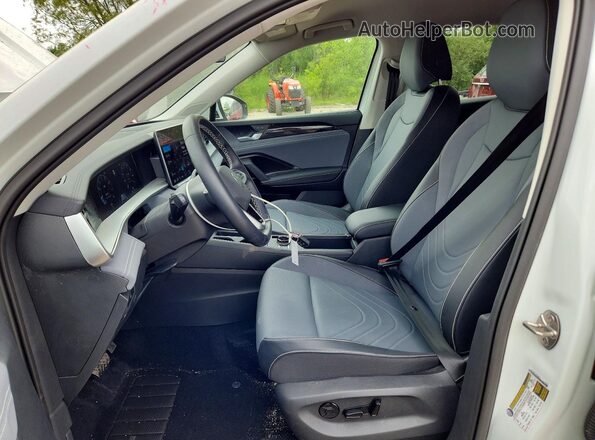 3VVER7RM8SM035509 2025 VOLKSWAGEN TIGUAN White Front interior view