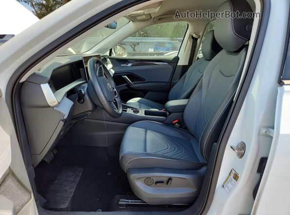 3VVER7RM8TM014435 2026 VOLKSWAGEN TIGUAN White Widok wnętrza z przodu