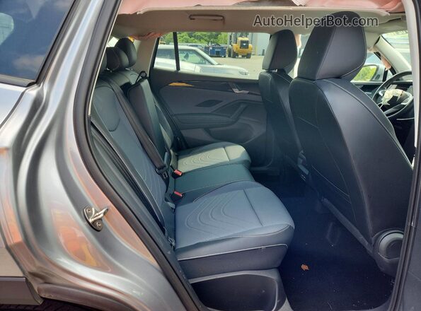 3VVER7RMXTM008975 2026 VOLKSWAGEN TIGUAN Silver Widok wnętrza z tyłu